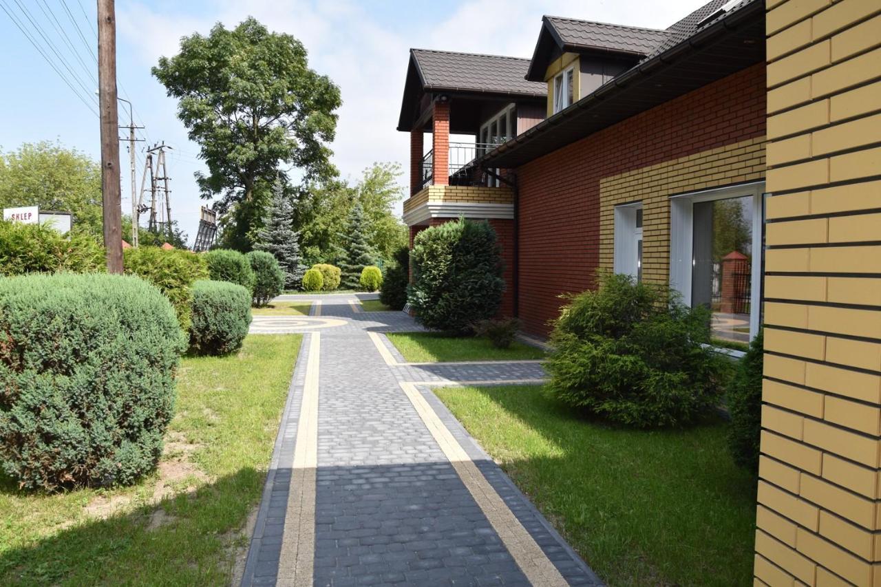 Dom Weselny Jagiello Lägenhet Dobrzelin Exteriör bild